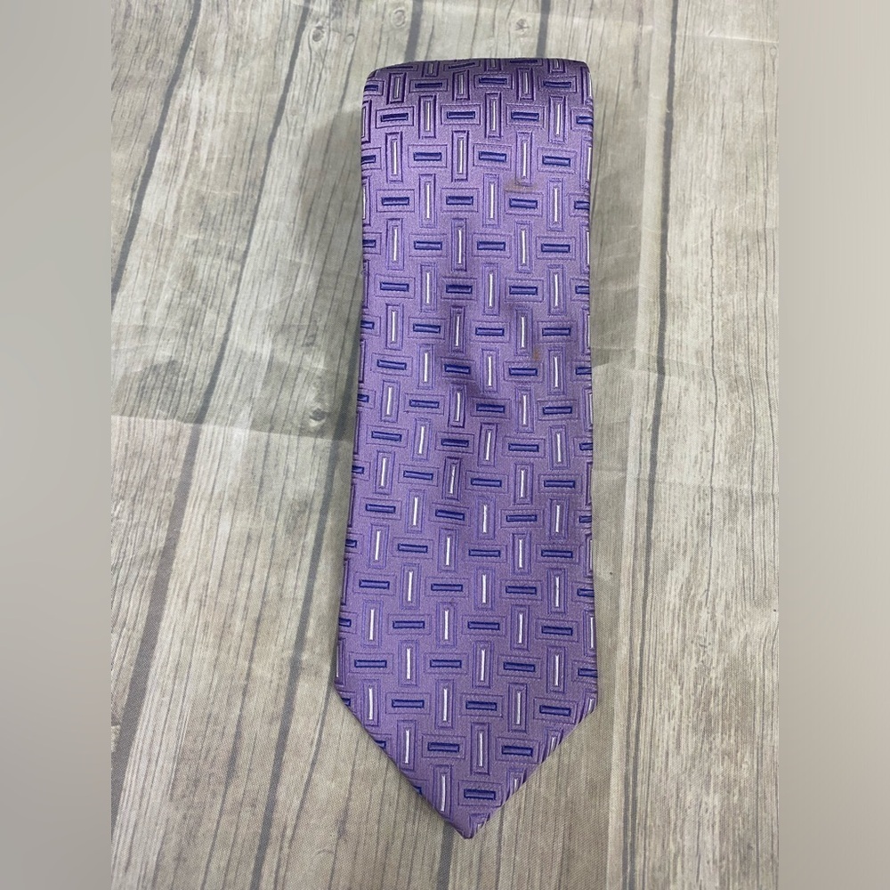 Covington Purple Geometric Mens 61” Long 3 1/2” Wide Silk Necktie